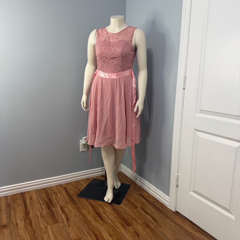 Chic Pink Sleeveless Midi Dress